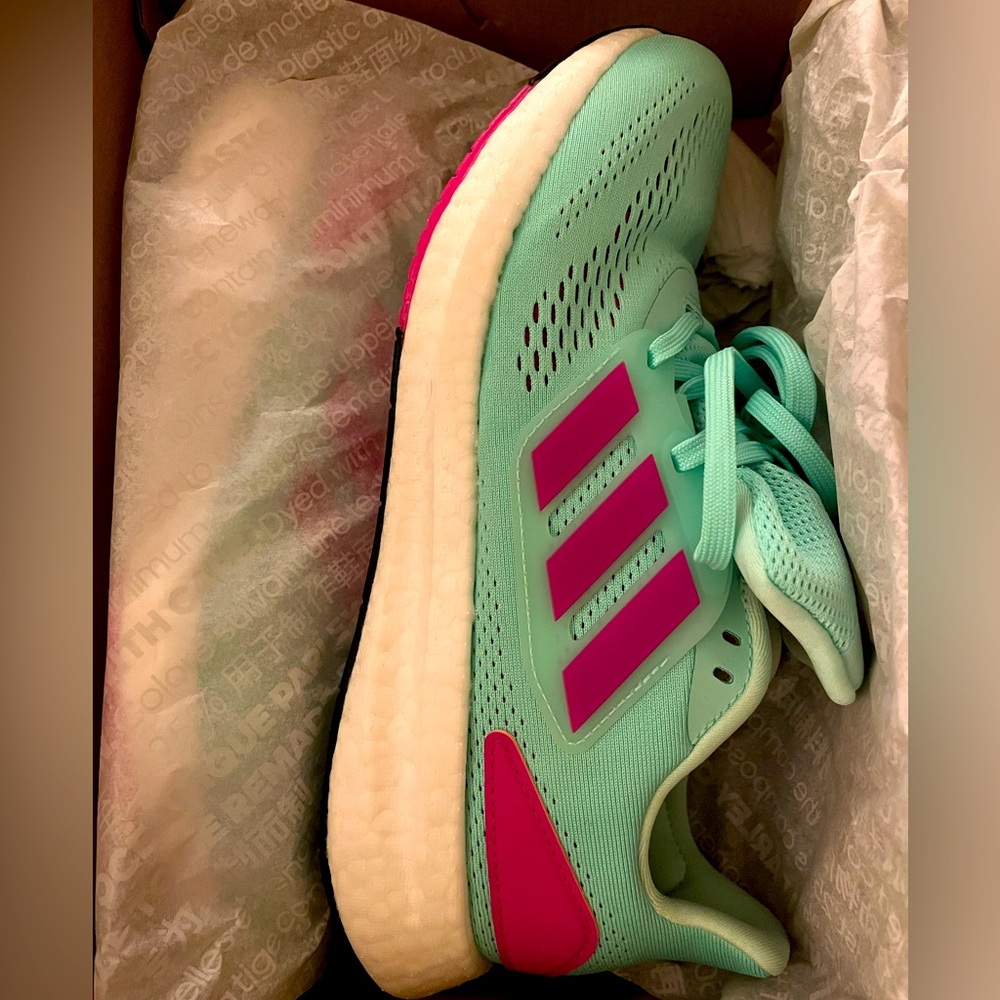 ADIDAS PUREBOOST 22 W SNEAKER MINT AQUA FUCHSIA WHITE NEW w/ BOX SIZE 8.5